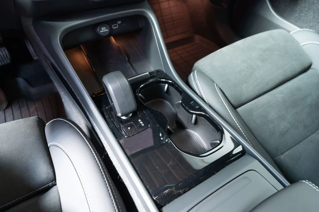 2023 Volvo XC40 - Image 25 of 31