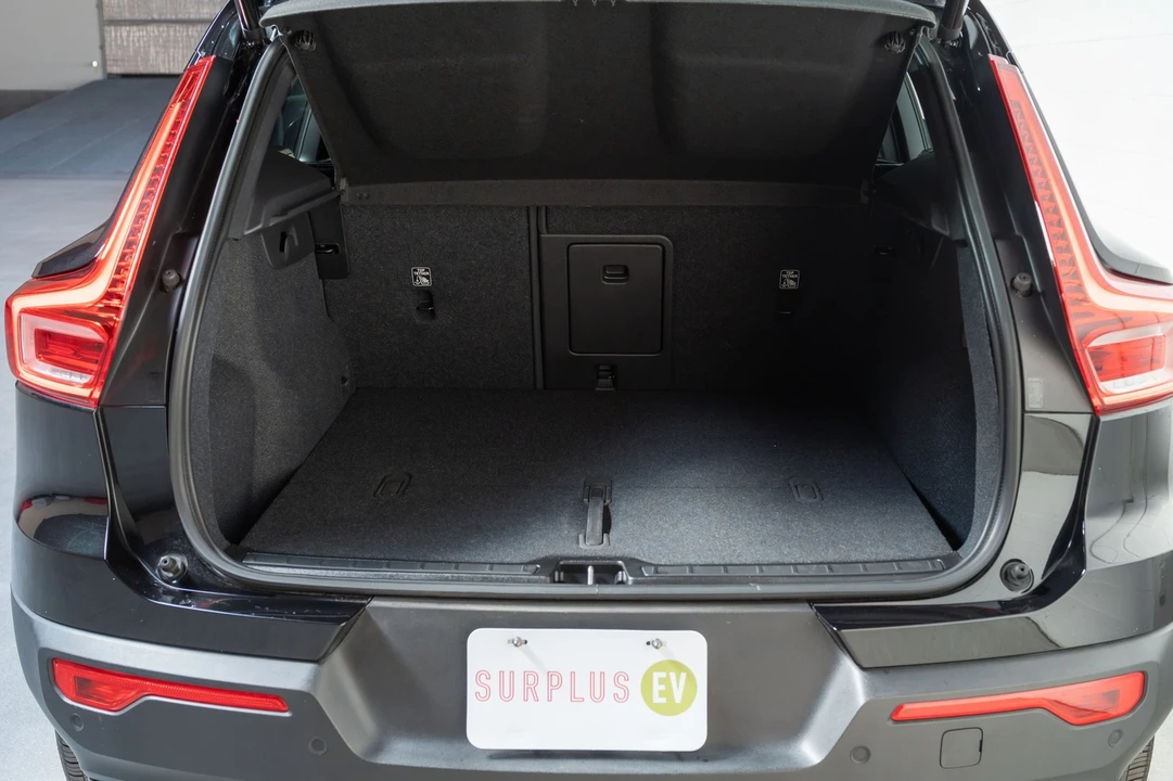 2023 Volvo XC40 - Image 16 of 31