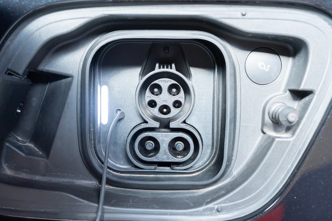 2023 Volvo XC40 - Image 6 of 31