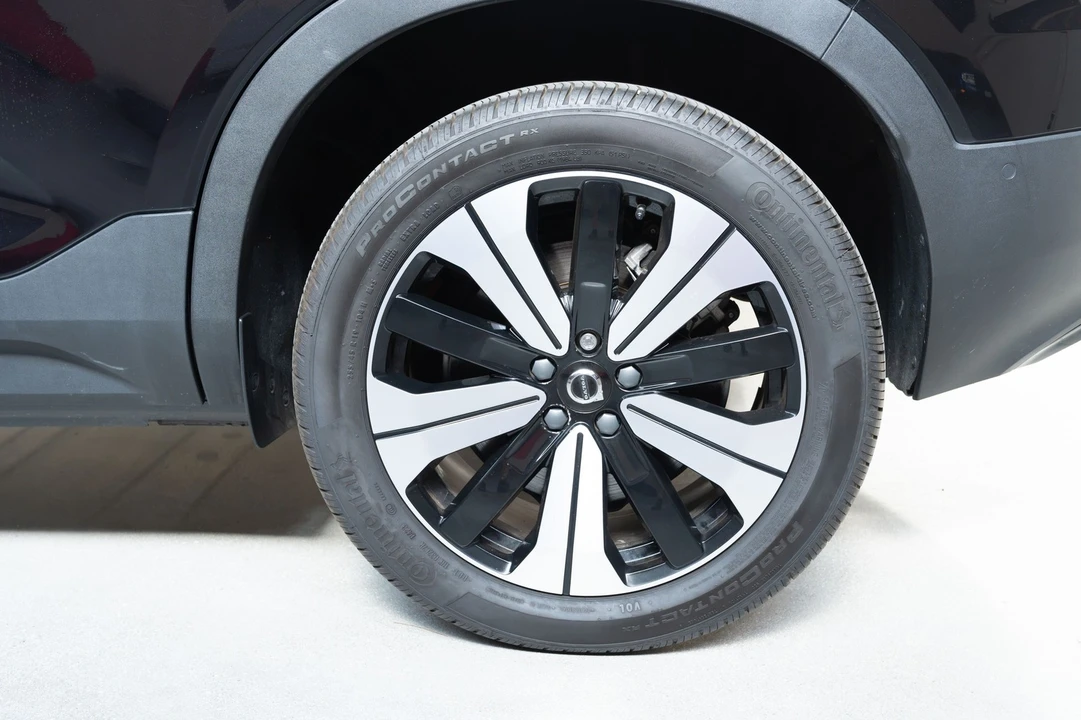 2023 Volvo XC40 - Image 18 of 31