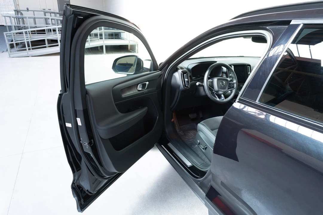 2023 Volvo XC40 - Image 21 of 31