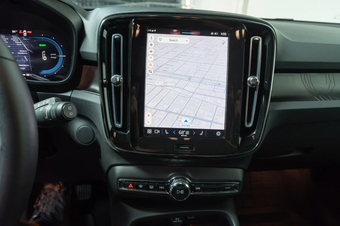 2023 Volvo XC40 - Image 26 of 31