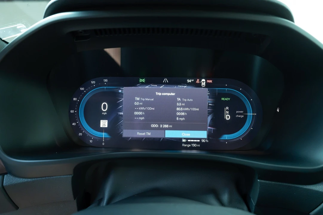 2023 Volvo XC40 - Image 5 of 31