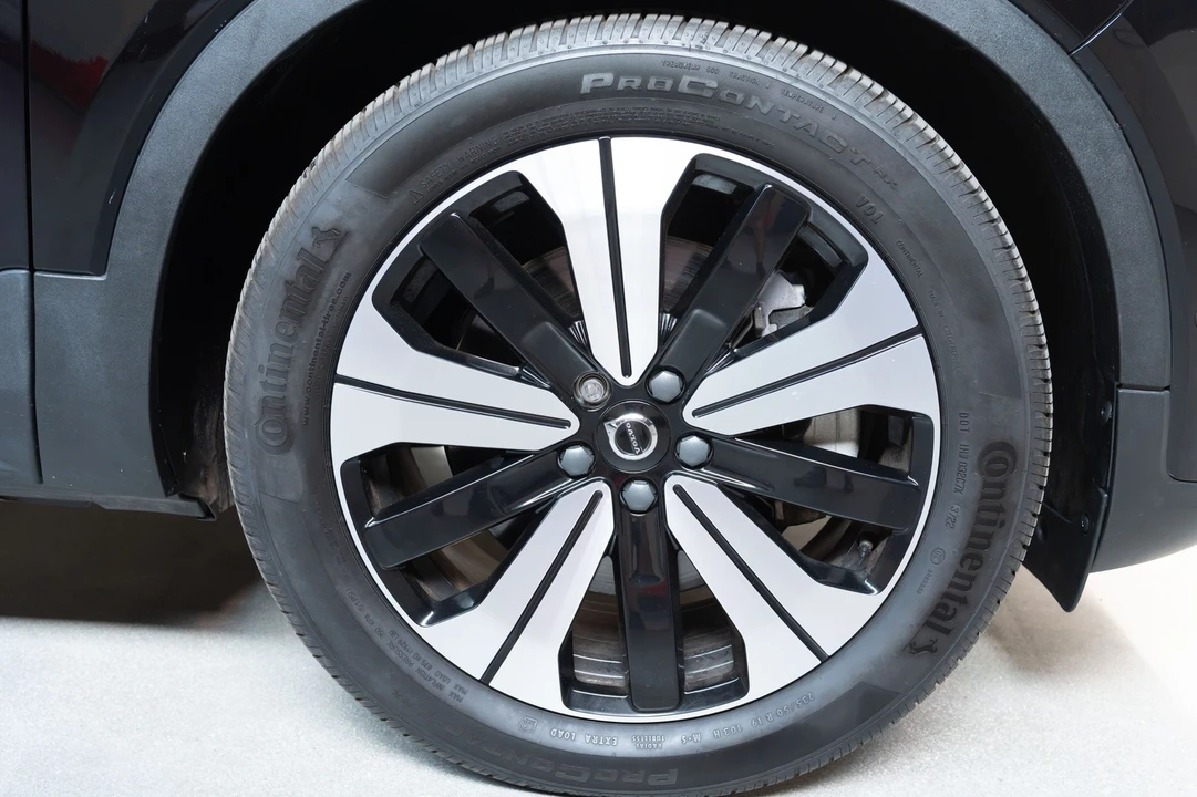 2023 Volvo XC40 - Image 19 of 31