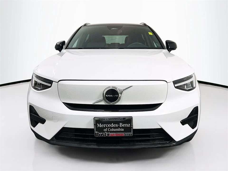 2023 Volvo XC40 - Image 2 of 12