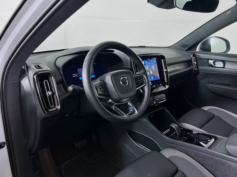 2023 Volvo XC40 - Image 9 of 12