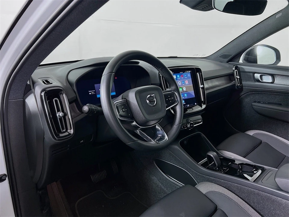 2023 Volvo XC40 - Image 9 of 12