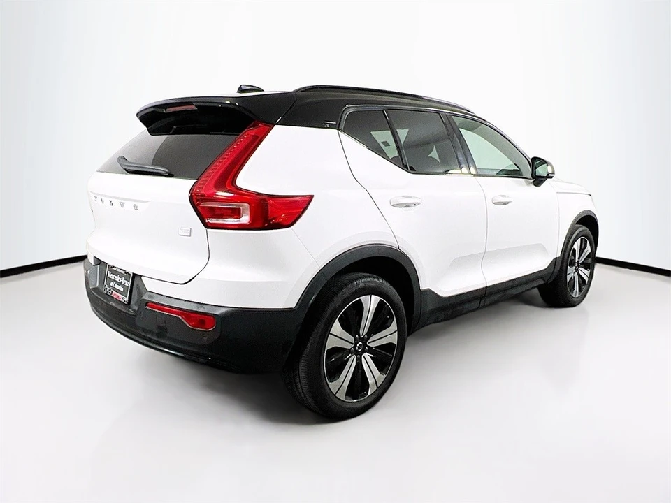 2023 Volvo XC40 - Image 7 of 12