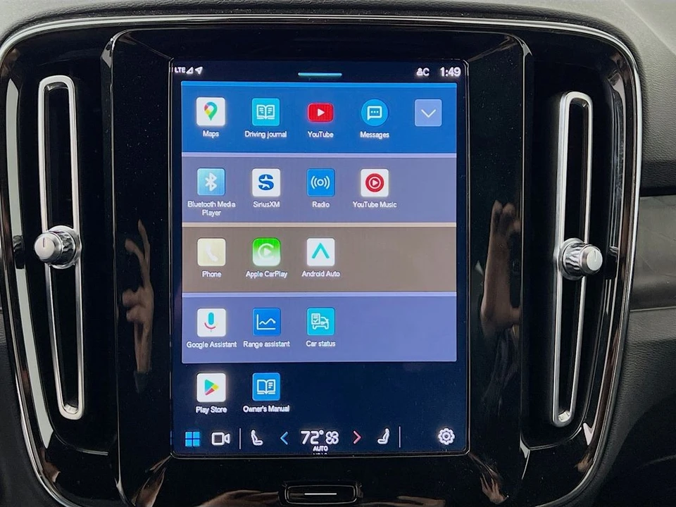 2023 Volvo XC40 - Image 14 of 21