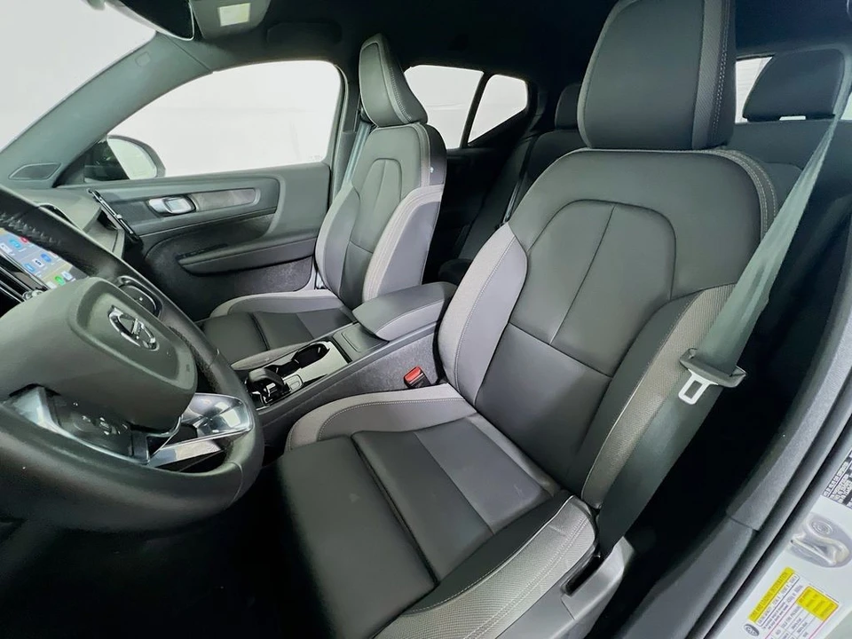2023 Volvo XC40 - Image 11 of 21