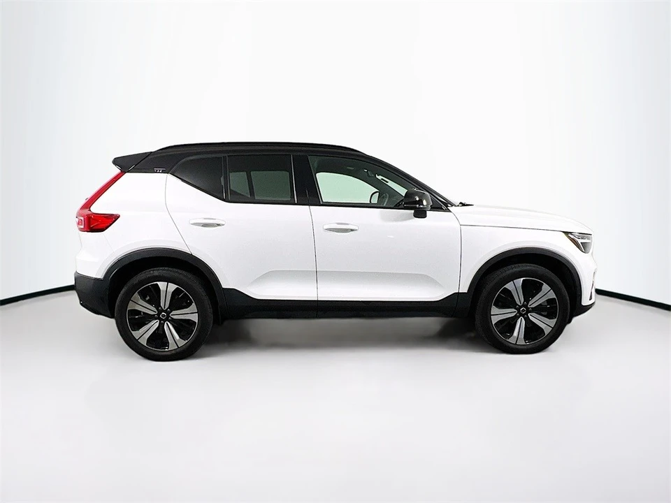2023 Volvo XC40 - Image 8 of 12