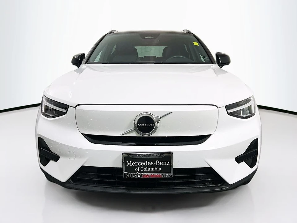 2023 Volvo XC40 - Image 2 of 21