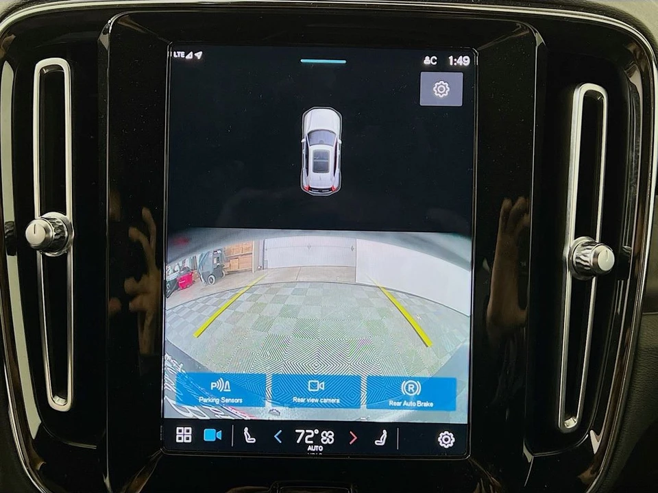 2023 Volvo XC40 - Image 16 of 21