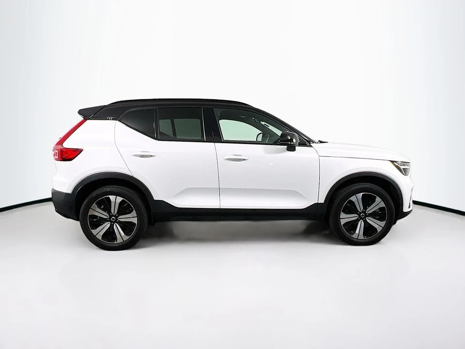 2023 Volvo XC40 - Image 8 of 21