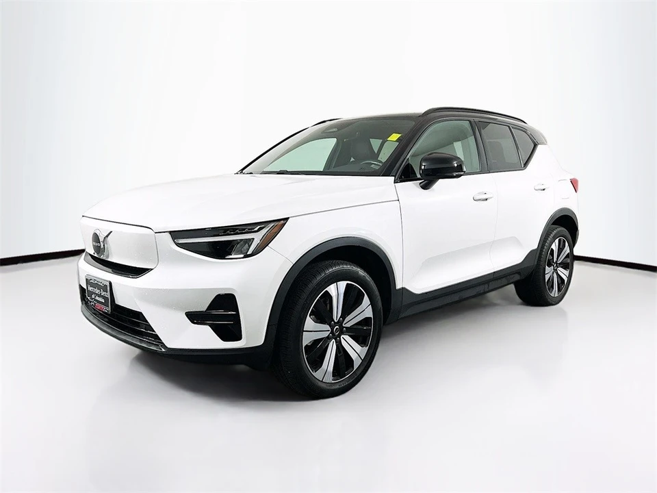 2023 Volvo XC40 - Image 3 of 12