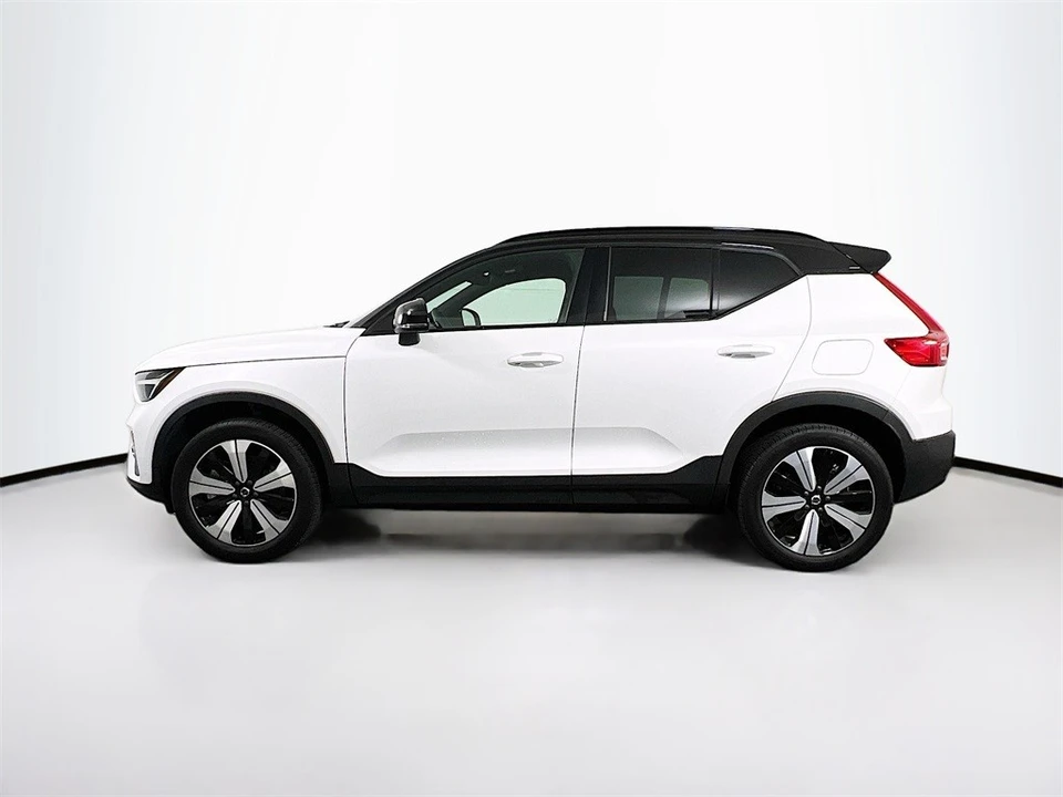 2023 Volvo XC40 - Image 4 of 12