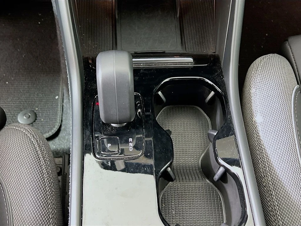 2023 Volvo XC40 - Image 18 of 21