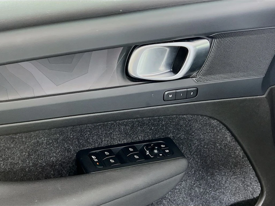 2023 Volvo XC40 - Image 19 of 21