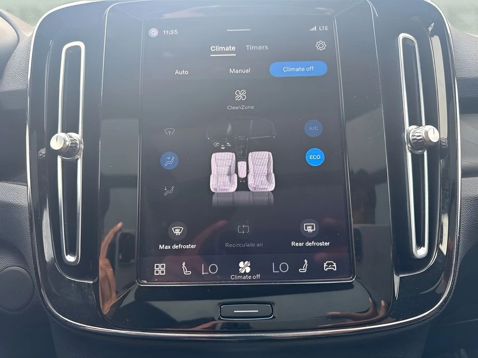 2023 Volvo XC40 - Image 11 of 24