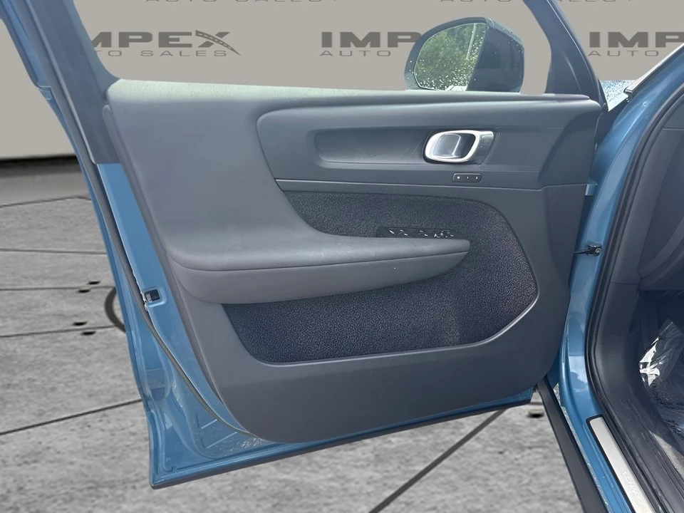 2023 Volvo XC40 - Image 16 of 24