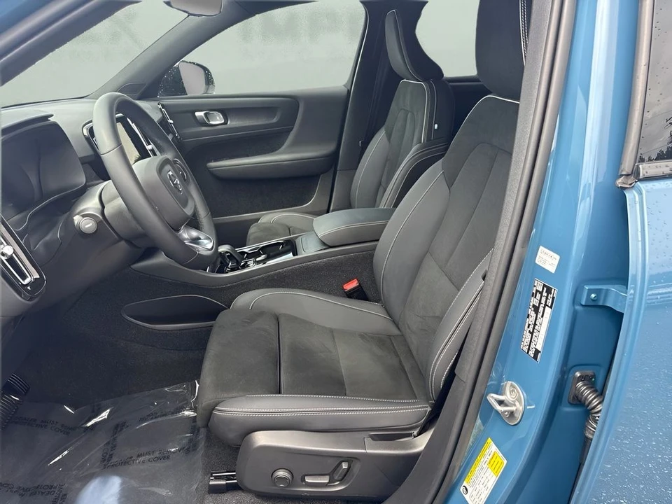 2023 Volvo XC40 - Image 5 of 24