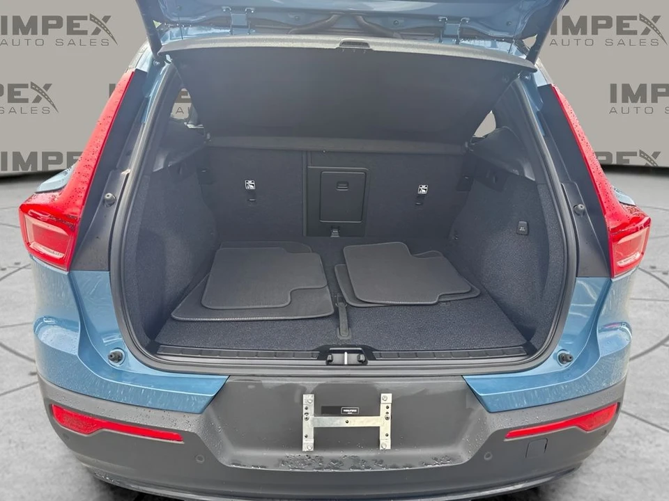 2023 Volvo XC40 - Image 18 of 24