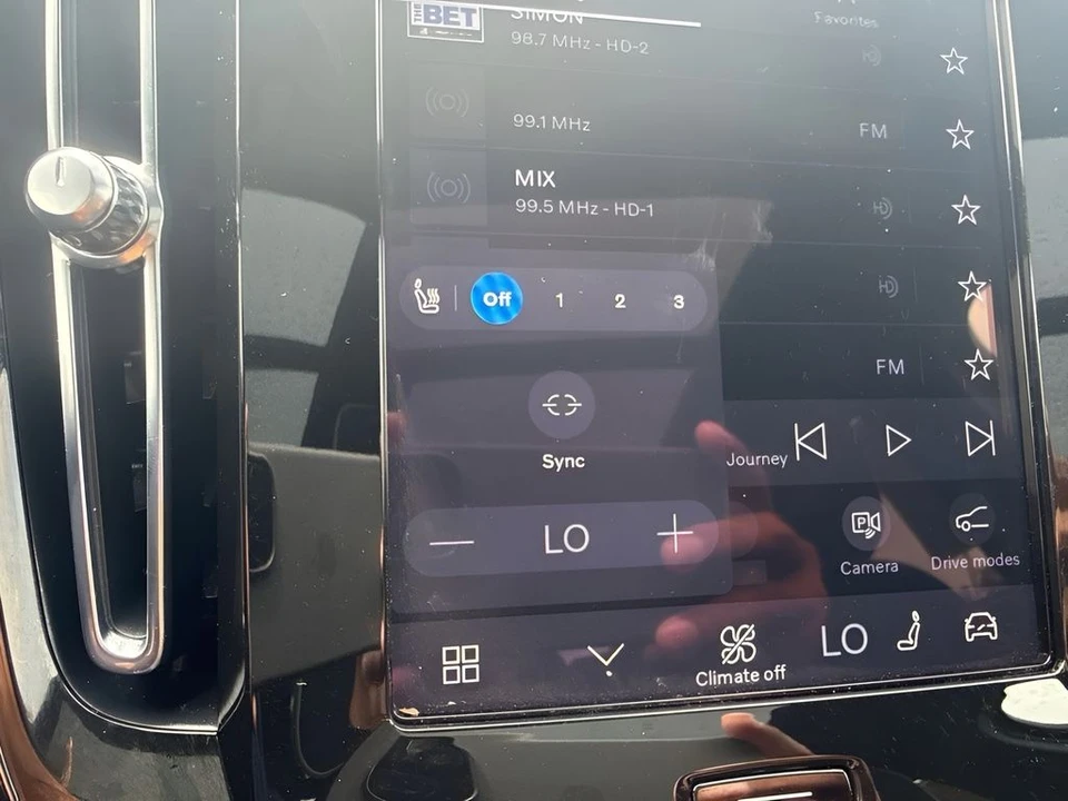 2023 Volvo XC40 - Image 13 of 24