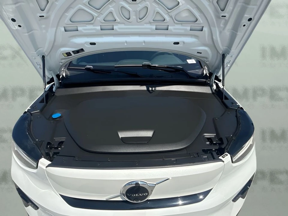 2023 Volvo XC40 - Image 24 of 28