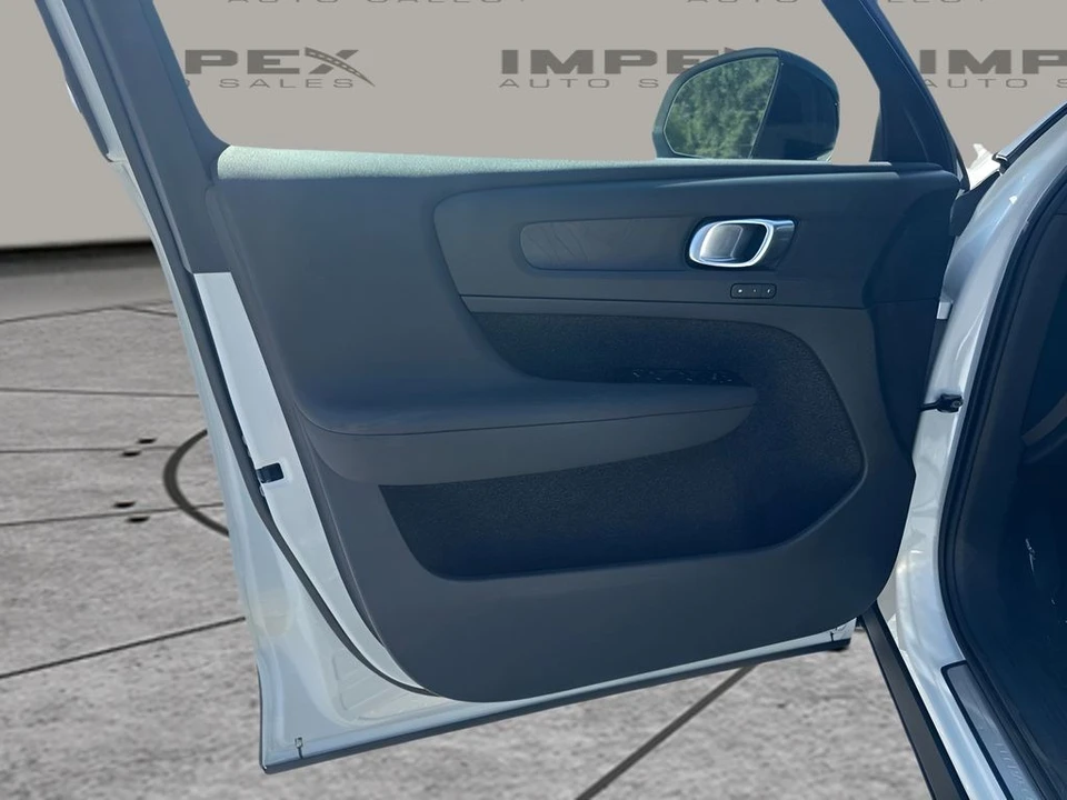 2023 Volvo XC40 - Image 19 of 28