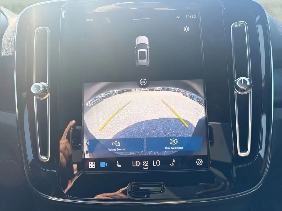 2023 Volvo XC40 - Image 16 of 28