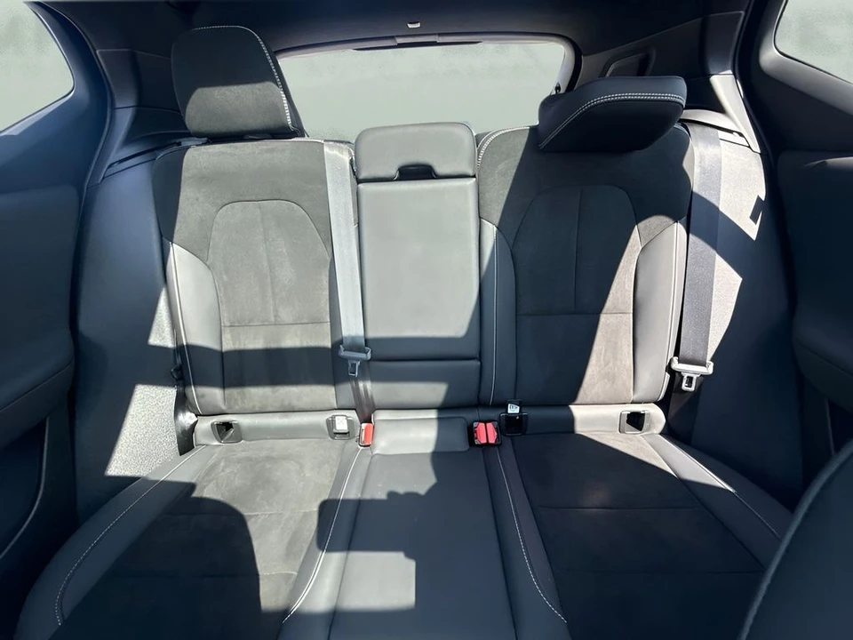 2023 Volvo XC40 - Image 11 of 28