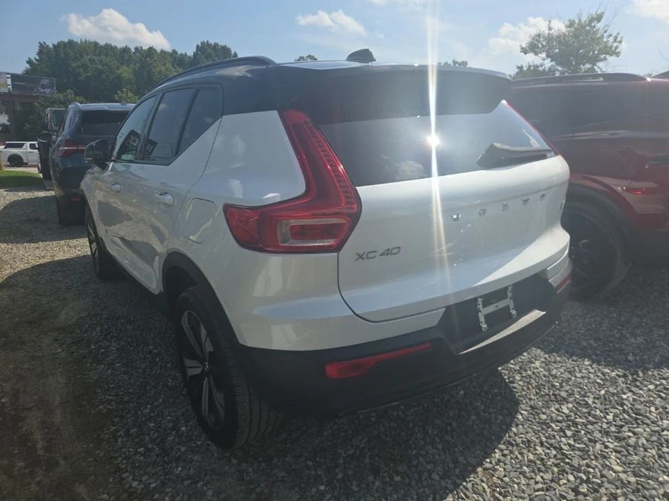 2023 Volvo XC40 - Image 5 of 5