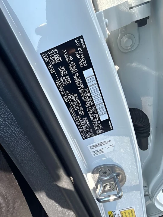 2023 Volvo XC40 - Image 25 of 28