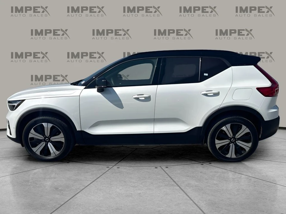2023 Volvo XC40 - Image 2 of 28