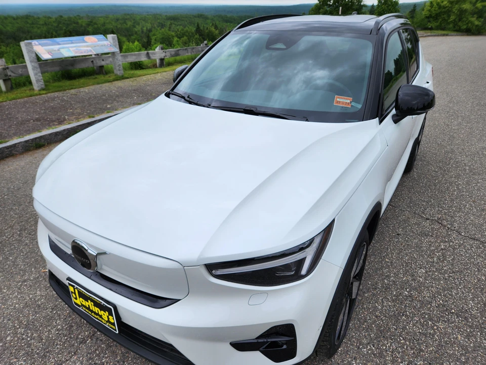 2023 Volvo XC40 - Image 6 of 31