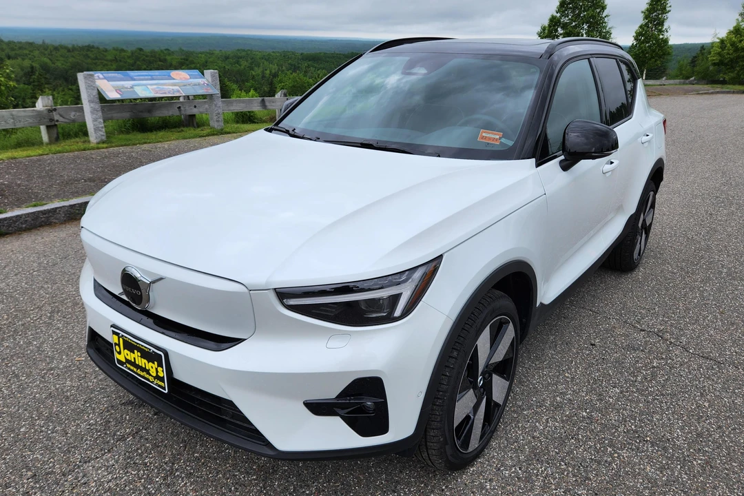 2023 Volvo XC40 - Image 3 of 31