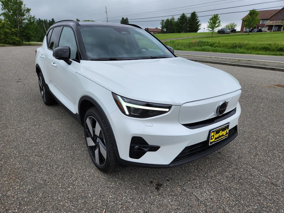 2023 Volvo XC40 - Image 12 of 31