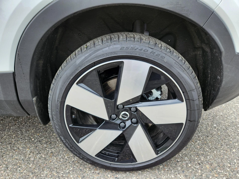 2023 Volvo XC40 - Image 22 of 31