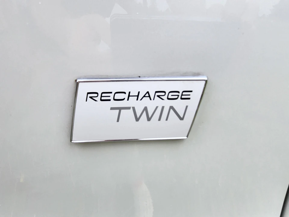 2023 Volvo XC40 - Image 18 of 31