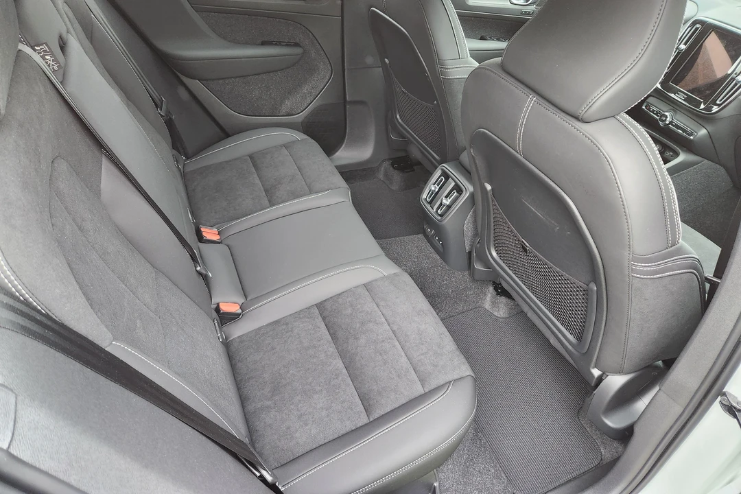 2023 Volvo XC40 - Image 27 of 31