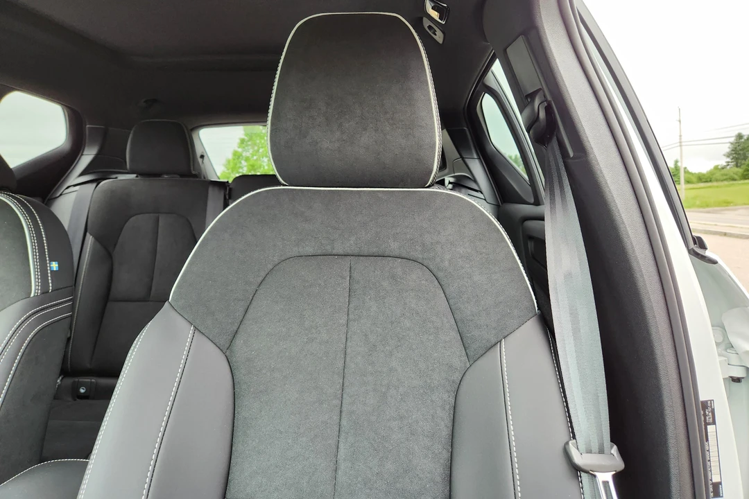 2023 Volvo XC40 - Image 26 of 31