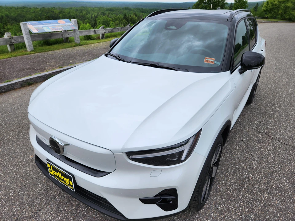 2023 Volvo XC40 - Image 7 of 31