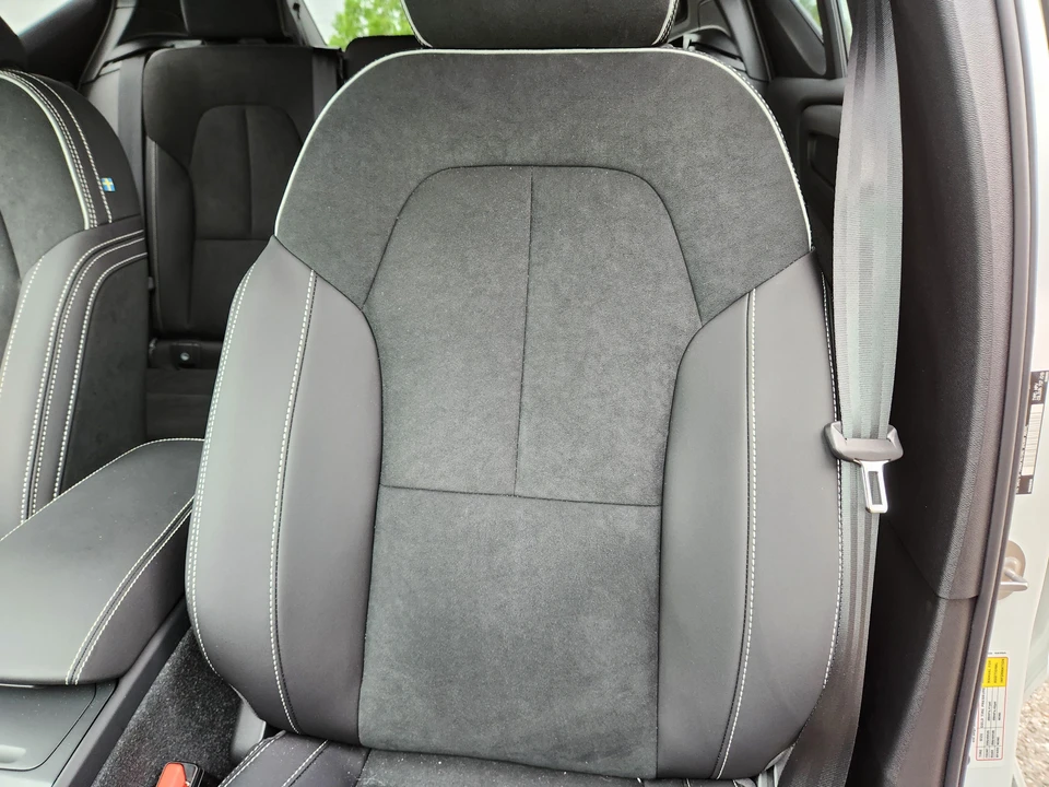 2023 Volvo XC40 - Image 29 of 31