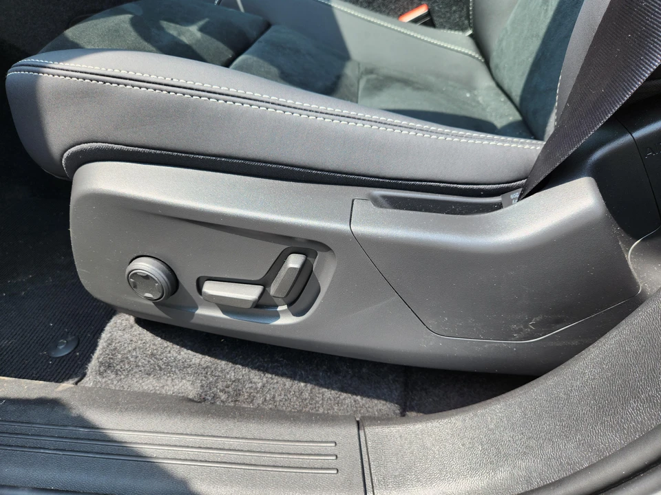 2023 Volvo XC40 - Image 31 of 31