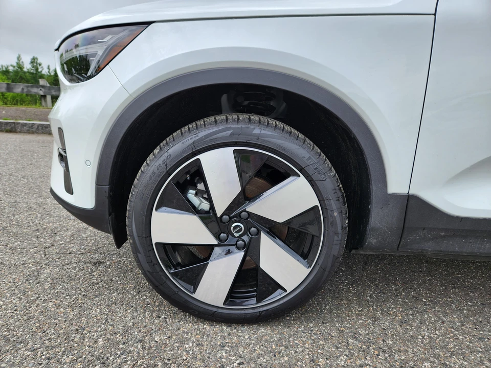 2023 Volvo XC40 - Image 21 of 31
