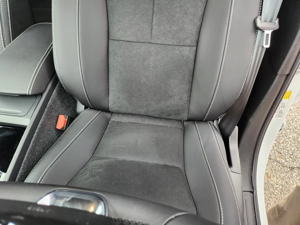 2023 Volvo XC40 - Image 30 of 31