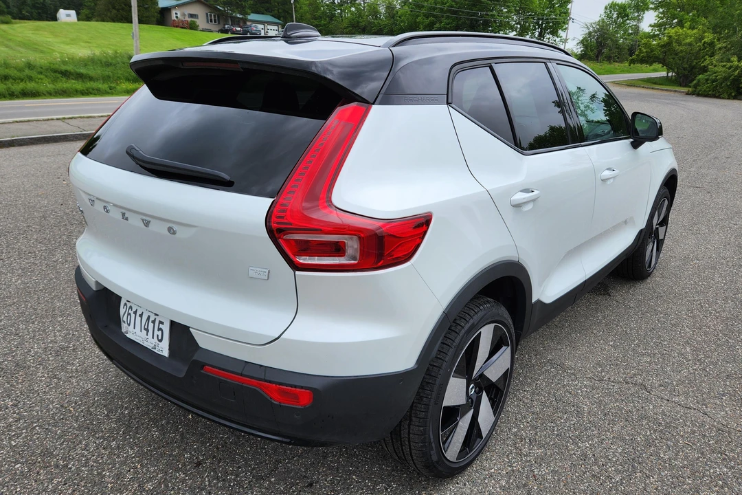 2023 Volvo XC40 - Image 4 of 31