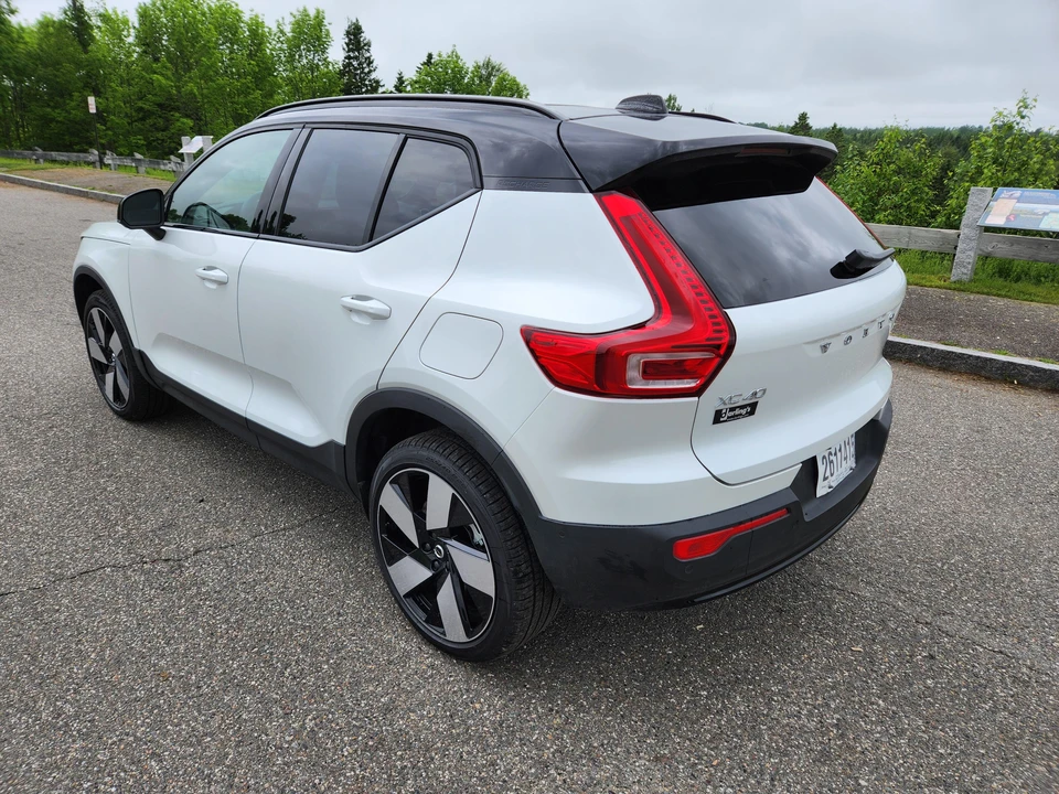 2023 Volvo XC40 - Image 11 of 31