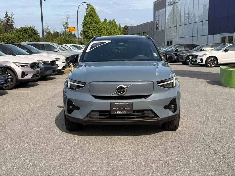 2023 Volvo XC40 - Image 2 of 13