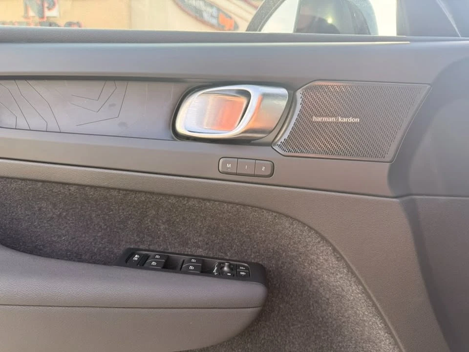 2023 Volvo XC40 - Image 10 of 13